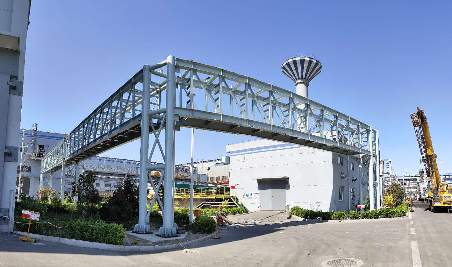 不(bù)靠等、共奮進、勇争先