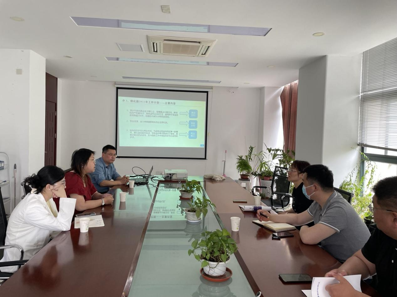 蒙城(chéng)縣科(kē)技(jì)局領導莅臨 包河(hé)互聯網産業(yè)園孵化(huà)器(qì)考察交流