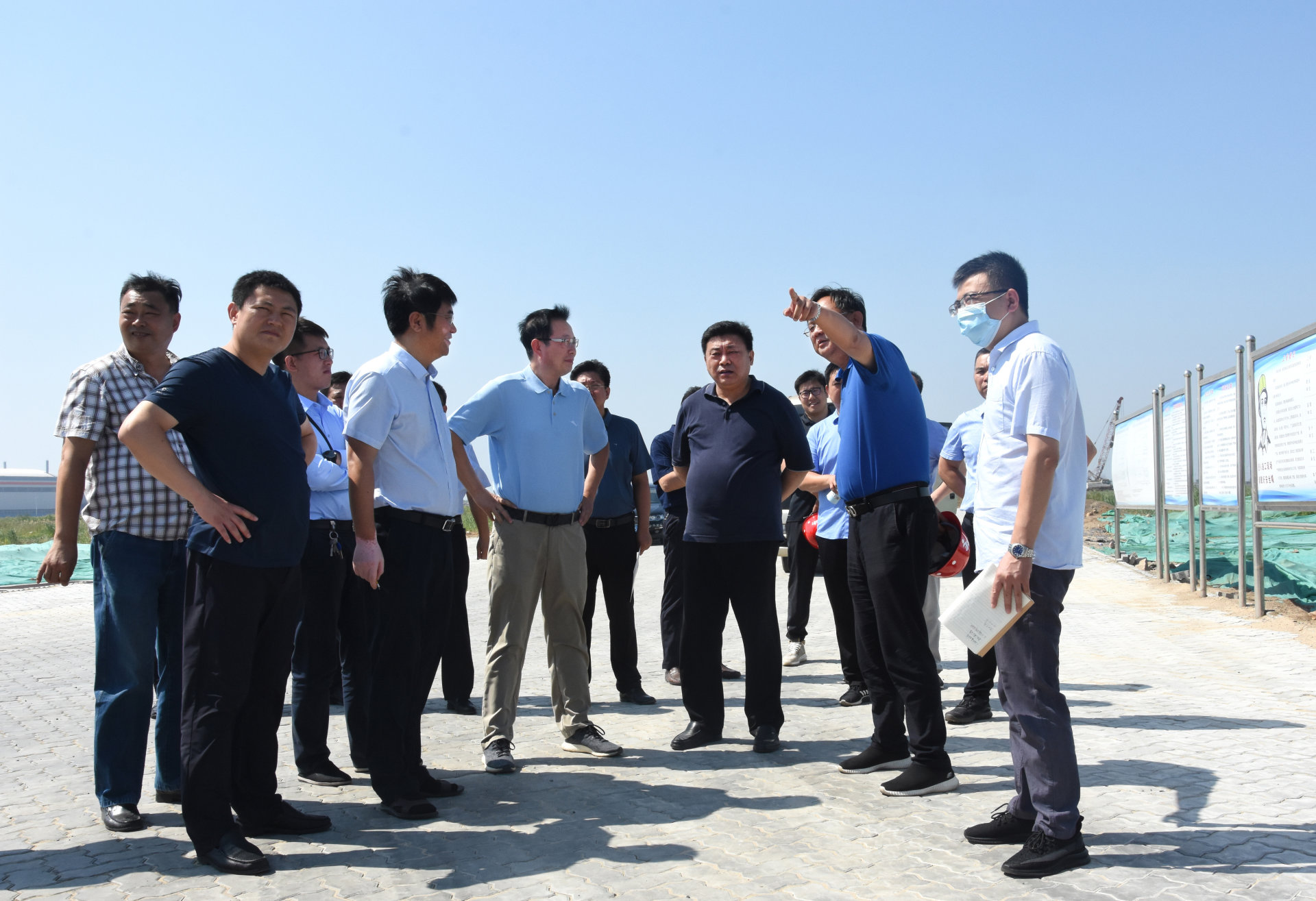 唐山(shān)市(shì)委常委、曹妃甸區(qū)委書(shū)記孫貴石 一(yī)行(xíng)視(shì)察中物(wù)綠(lǜ)建二期項目